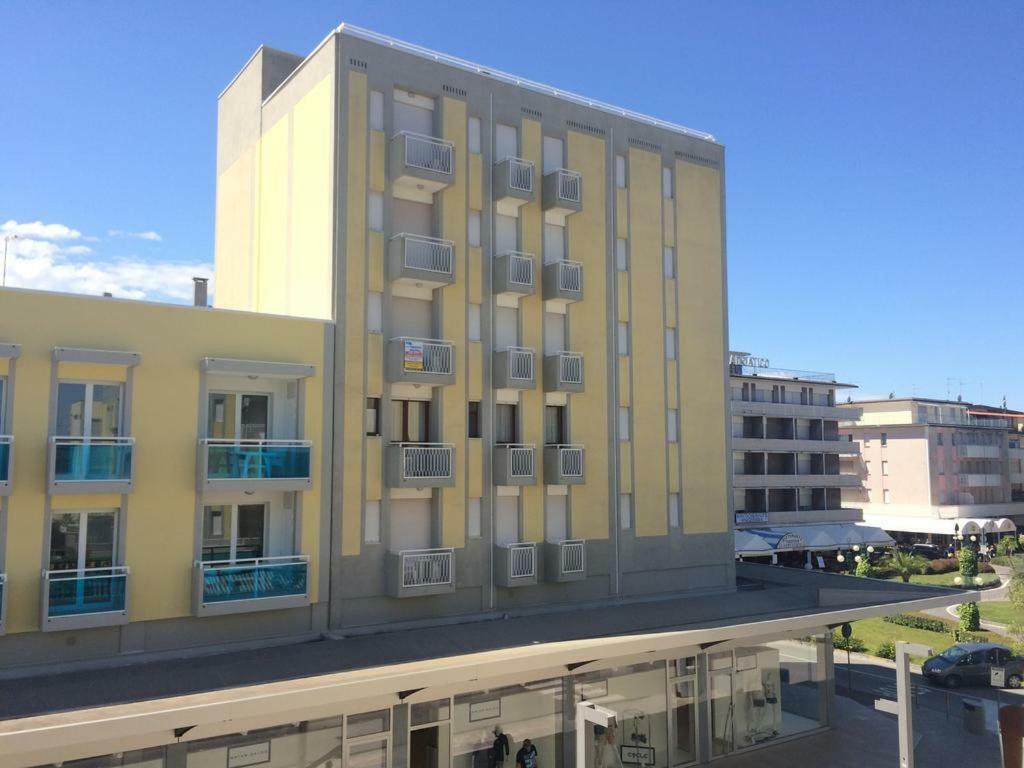 Condominio Mauro Bibione Exterior foto